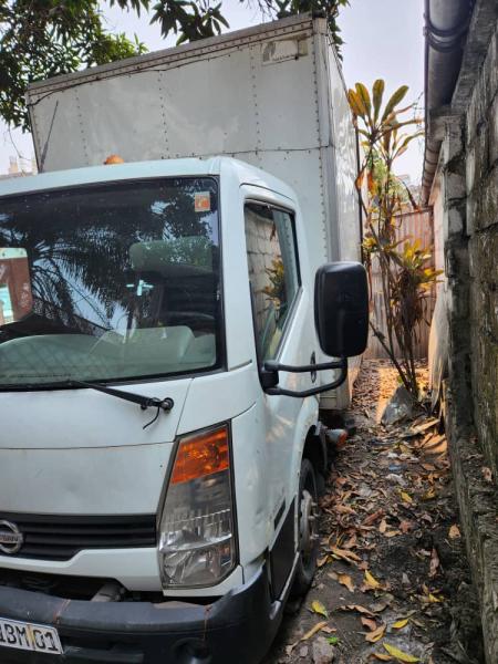 MAGNIFIQUE CAMION NISSAN SANS PLAQUE  VENDRE 