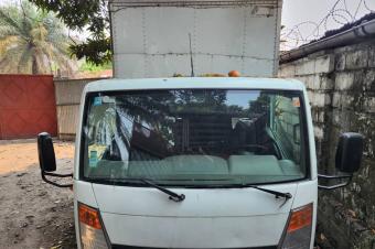 MAGNIFIQUE CAMION NISSAN SANS PLAQUE  VENDRE 