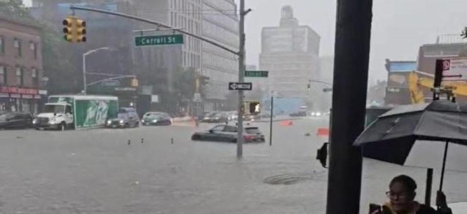 USA: New York inondée et paralysée suite à des pluies torrentielles