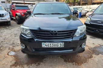 Fortuner original 2014 essence automatique 4cylinder kilomtrage 75000 prix 25500  discuter