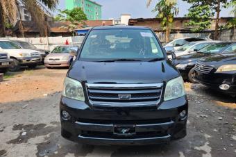 Noah 2007 essence automatique 4cylinder kilomtrage 9000 prix 8000  discuter