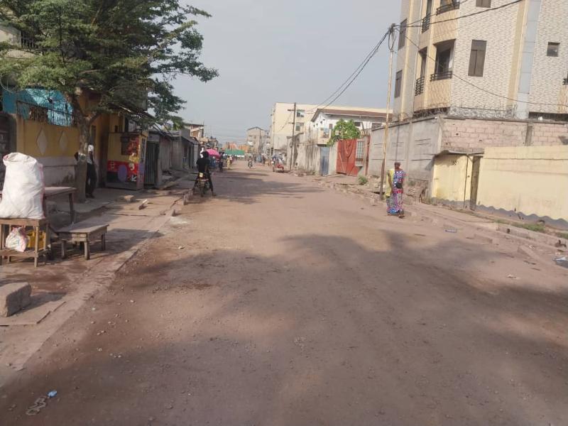 Demiparcelle dans la Commune de Kinshasa 94 sur 23m 140.000