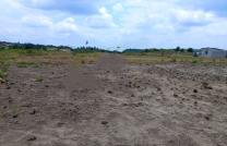 GS13-IMMO SARL ; met à votre disposition la vente de ce terrain vide, Q/N’djili-Brasserie, C/N’djili. Réf : Village Mbolo. Dimension : 20/20M. Prix: 5.500$. À vous la parole !!! mediacongo