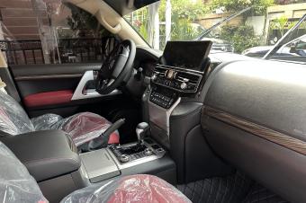 Vente des 2 Jeep Toyota Land Cruiser VXR 7Ph anniversary V8 5.7 GR Sport 2015 modifi 2023 essence volant gauche 7 siges sans plaque etc. Ngaliema