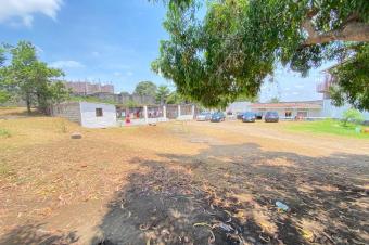 vente TERRAIN DE 10sur 40 SUR KINSHASAUPN
