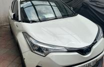 *TOYOTA CH-R HYBRIDE PLAQUE BL ANNÉE DES FABRICATION 2017*  PRIX:*16500$ LISOLO MUKE*   *AUTOMATIQUE ESSENCE, KILOMÈTRAGES FAIBLES CLIMATISATION IMPECCABLE COULEUR D'ORIGINE, FULLS mediacongo