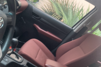 Toyota Hilux couleur dorigine climatisation Anne 2021 automatique essence  volant normal faible kilomtrage prix 47000 aduscute localisation ville