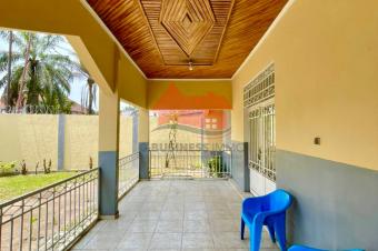 VENTE DUNE BELLE VILLA DE 711 M DOTE DE 3 CHS. SUTUEE A LIMETE 