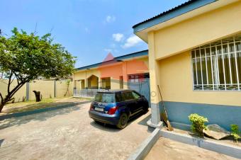 VENTE DUNE BELLE VILLA DE 711 M DOTE DE 3 CHS. SUTUEE A LIMETE 