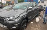Toyota Hilux couleur d'origine climatisation Anne 2022 automatique Diesel volant normal faible kilométrage prix 55000$ aduscute offre direct direct localisation kasa vubu
