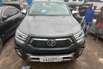 Toyota Hilux couleur dorigine climatisation Anne 2022 automatique Diesel volant normal faible kilomtrage prix 55000 aduscute offre direct direct localisation kasa vubu