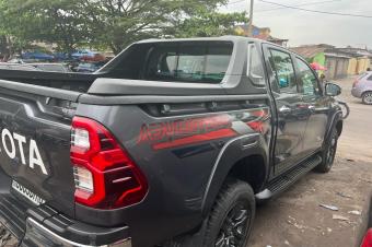 Toyota Hilux couleur dorigine climatisation Anne 2022 automatique Diesel volant normal faible kilomtrage prix 55000 aduscute offre direct direct localisation kasa vubu