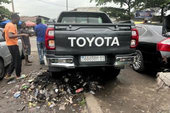 Toyota Hilux couleur dorigine climatisation Anne 2022 automatique Diesel volant normal faible kilomtrage prix 55000 aduscute offre direct direct localisation kasa vubu