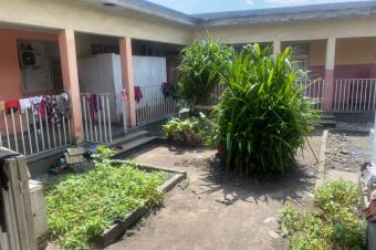 Vente dune parcelle de 1728m  limete 10eme rue rsidentiel ref maman Marthe.revenue mensuel 2000 prix 250.000