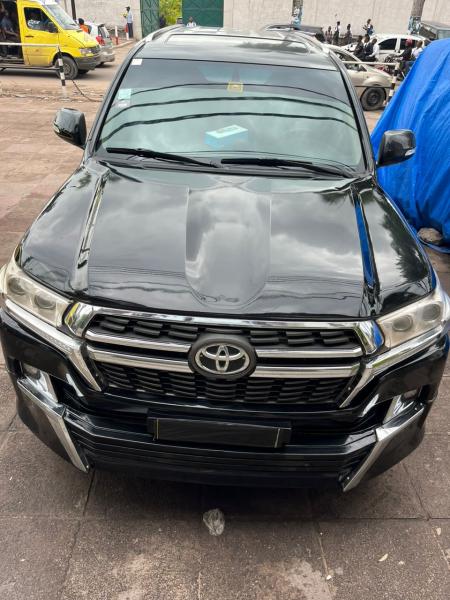 TOYOTA GXR A LOUER POUR VOS ACTIVITS PRIX DE LOCATION 300 jours  discuter selon le nombre de jour