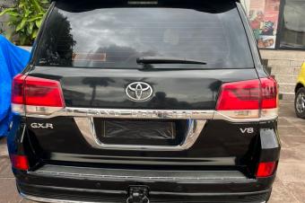 TOYOTA GXR A LOUER POUR VOS ACTIVITS PRIX DE LOCATION 300 jours  discuter selon le nombre de jour