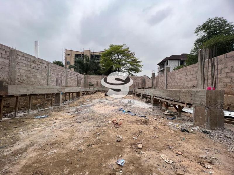 Terrain de 14msur20  vendre  non loin de diplomate 280000 dollars dernier prix 
