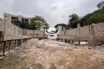 Terrain de 14msur20  vendre  non loin de diplomate 280000 dollars dernier prix 