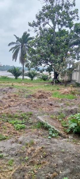 4 terrains en vente au bord du fleuve  kinsuka pcheur 18msur30  260000 dollars  discuter 