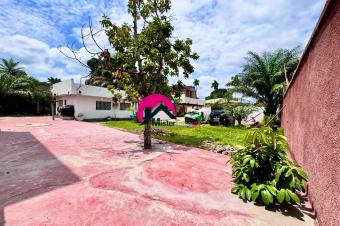 Vente dune dune belle villa de 30m sur 30m et dote dune grande maison basse dpoque des 3CHS  rnover etc. BinzaMacampagne prs de la place commerciale