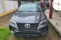 *TOYOTA FORTUNER SANS PLAQUE ANNÉES DES FABRICATION 2023 AUTHENTIQUE*  PRIX:*50.000$ AZUI*   *AUTOMATIQUE ESSENCE, KILOMÈTRAGES 0.00, CLIMATISATION IMPECCABLE, COULEUR D'ORIGINE, F automobile_motos_velos_engins_et_pieces