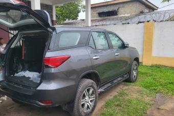 TOYOTA FORTUNER SANS PLAQUE ANNES DES FABRICATION 2023 AUTHENTIQUE  PRIX50.000 AZUI   AUTOMATIQUE ESSENCE KILOMTRAGES 0.00 CLIMATISATION IMPECCABLE COULEUR DORIGINE F