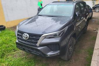 TOYOTA FORTUNER SANS PLAQUE ANNES DES FABRICATION 2023 AUTHENTIQUE  PRIX50.000 AZUI   AUTOMATIQUE ESSENCE KILOMTRAGES 0.00 CLIMATISATION IMPECCABLE COULEUR DORIGINE F