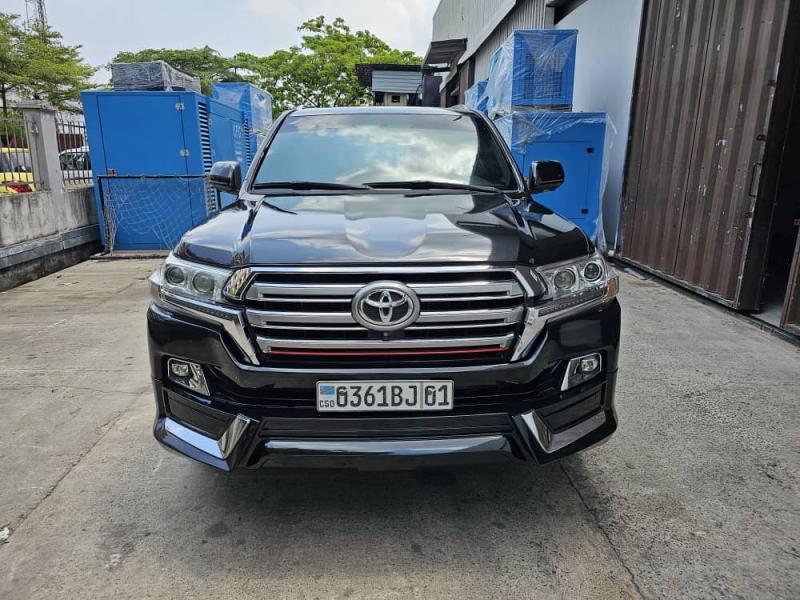 Toyota Land Cruiser GXR Annee modifier 2021 Full full option Automatique steptronique Essence 8 cylindre  Interior cuir  Siege electrique  Demarrage bouton Grand ecran 2