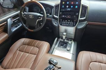 Toyota Land Cruiser GXR Annee modifier 2021 Full full option Automatique steptronique Essence 8 cylindre  Interior cuir  Siege electrique  Demarrage bouton Grand ecran 2