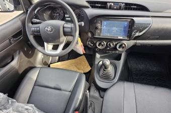Toyota Hilux CFAO Annee  2022 Brand new Double Cabin  00 KM Manuel diesel 4 cylindre Moteur 5L Interior Cuire 4 x 4 3 cles Prix48.500 a discuter   Offre direct