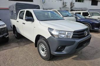 Toyota Hilux CFAO Annee  2022 Brand new Double Cabin  00 KM Manuel diesel 4 cylindre Moteur 5L Interior Cuire 4 x 4 3 cles Prix48.500 a discuter   Offre direct