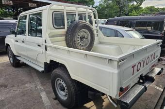 Land cruiser don du Kowet  Double Cabine  anne 2023 kilomtrage 00km climatisation impeccable  diesel  manuelle  sans plaque  prix 80.000   Offre directe