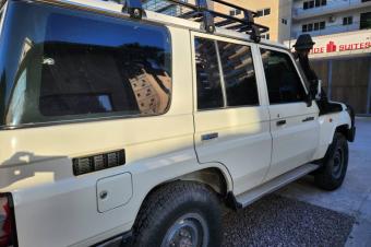 Land Cruise 5 portire 2014 diesel manuelle Kilomtrage 53000 prix 42000  discuter