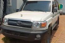 Toyota land cruiser  automobile_motos_velos_engins_et_pieces