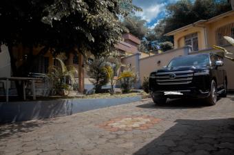 Parcelle en vente  ma campagne 1 avec une maison de 3 CH 15msur20  350000 dollars  discuter 