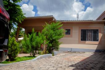 Parcelle en vente  ma campagne 1 avec une maison de 3 CH 15msur20  350000 dollars  discuter 