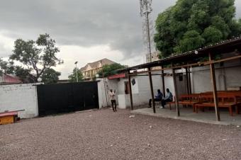Terrain  saio ngiri ngiri 20msur25  250000 dollars  discuter 