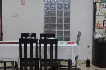 Parcelle de 12msur15 en vente  kinsuka pcheur mimosa 2 avec une servitude de 3 m contenant une maison de 3 CH prix 200000 dollars  discuter 