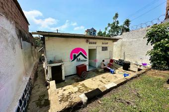 Vente dune villa de 11.75m sur 35.85m 30.83m et 5m dote dune maison basse habitable des 2CHS  annexe studio jardin etc. Basoko sur principale prs du Rp Safricas et JEWLS