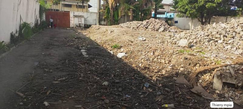 Belle opportunit  saisir  limete 3 me rue industriel Vente dune grande parcelle tout prs du boulevard 243815858019 Dimension  100m25m o 2.500 M  Prix de dpart  1.000.0