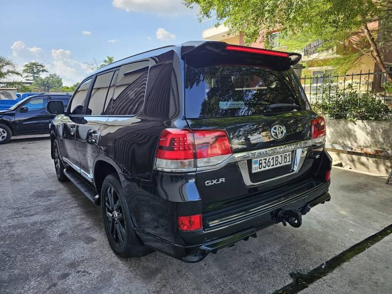 Toyota Land Cruiser GXR Annee modifier 2021 Full full option Automatique steptronique Essence 8 cylindre  Interior cuir  Siege electrique  Demarrage bouton Grand ecran 2