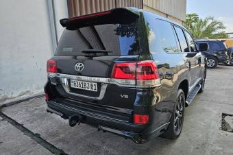 Toyota Land Cruiser GXR Annee modifier 2021 Full full option Automatique steptronique Essence 8 cylindre  Interior cuir  Siege electrique  Demarrage bouton Grand ecran 2