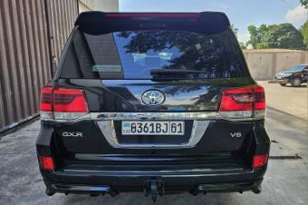 Toyota Land Cruiser GXR Annee modifier 2021 Full full option Automatique steptronique Essence 8 cylindre  Interior cuir  Siege electrique  Demarrage bouton Grand ecran 2