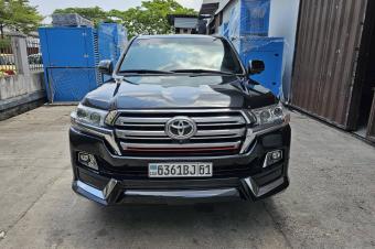 Toyota Land Cruiser GXR Annee modifier 2021 Full full option Automatique steptronique Essence 8 cylindre  Interior cuir  Siege electrique  Demarrage bouton Grand ecran 2