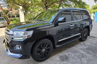 Toyota Land Cruiser GXR Annee modifier 2021 Full full option Automatique steptronique Essence 8 cylindre  Interior cuir  Siege electrique  Demarrage bouton Grand ecran 2