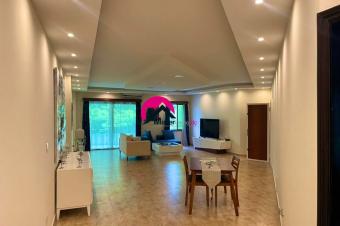 Vente dun magnifique appartement de 200m non meubl des 3 vastes CHS au 2me niveau dun superbe btiment  Gombe zone A sur roi Baudouin dans un emplacement trs accessible 