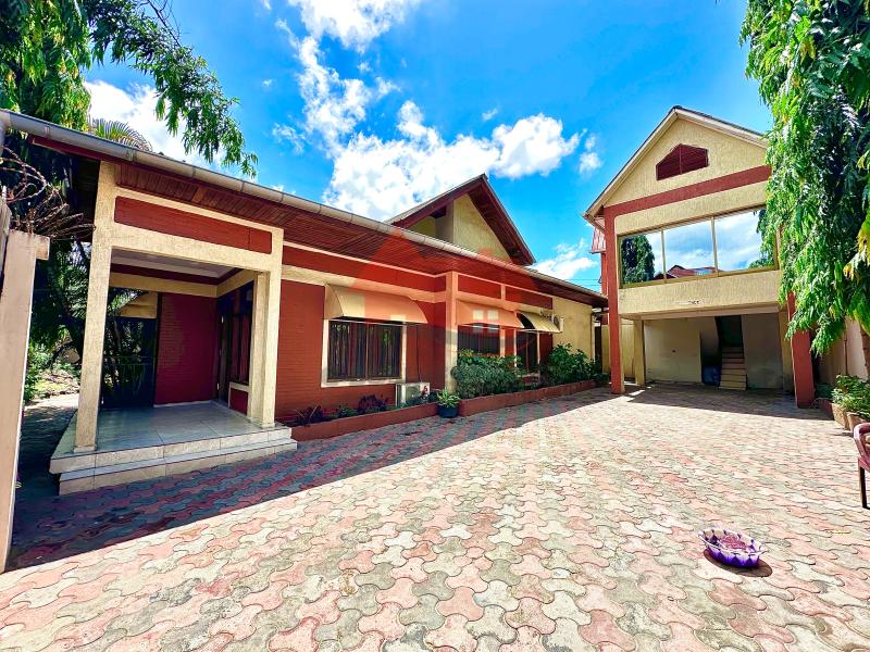 VENTE DUNE SUPERBE VILLA DE 24M SUR 20M OU 480 M QUI DISTRIBUE 4 CHS ANNEXE STUDIO BUANDERIE GUERITE SYSTME PANNEAUX SOLAIRES ESPACE PARKING 