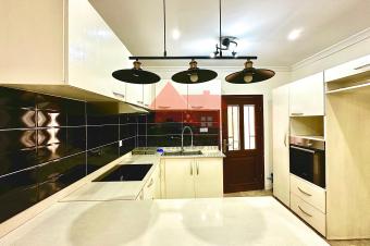 VENTE DUNE SUPERBE VILLA DE 24M SUR 20M OU 480 M QUI DISTRIBUE 4 CHS ANNEXE STUDIO BUANDERIE GUERITE SYSTME PANNEAUX SOLAIRES ESPACE PARKING 