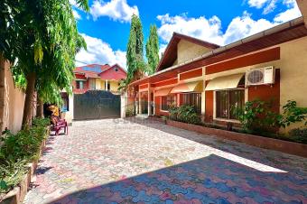 VENTE DUNE SUPERBE VILLA DE 24M SUR 20M OU 480 M QUI DISTRIBUE 4 CHS ANNEXE STUDIO BUANDERIE GUERITE SYSTME PANNEAUX SOLAIRES ESPACE PARKING 