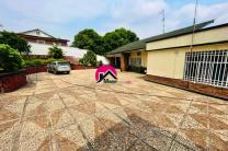 Vente d’une belle villa de 30m sur 40m dotée d’une grande maison basse habitable des 4 vastes CHS, 3 salles d’eau, 2 séjours, etc. Binza-Macampagne, près de la place commerciale  immobilier_vente_location